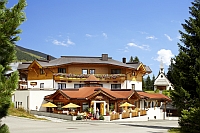 Aussenansicht Sommer (Wohlfühlhotel Castello Königsleiten) Aussenansicht Sommer (Wohlfühlhotel Castello Königsleiten)