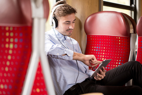 Das Online-Studium für unterwegs: Mit der neuen WINGS-App können Fernstudierende alle Inhalte online Das Online-Studium für unterwegs: Mit der neuen WINGS-App können Fernstudierende alle Inhalte online