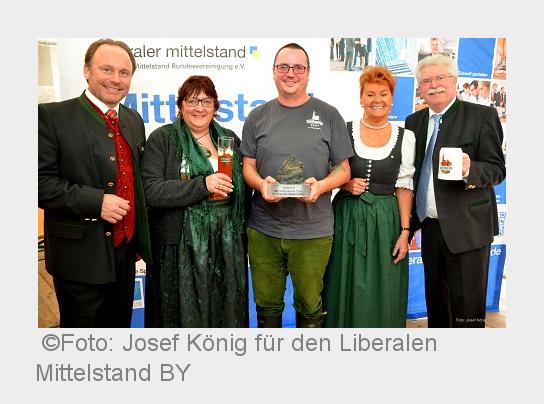 "GipfelMut"-Preis des Liberalen Mittelstandes ging an Steffen Marx (mitte) vom Giesinger B "GipfelMut"-Preis des Liberalen Mittelstandes ging an Steffen Marx (mitte) vom Giesinger B