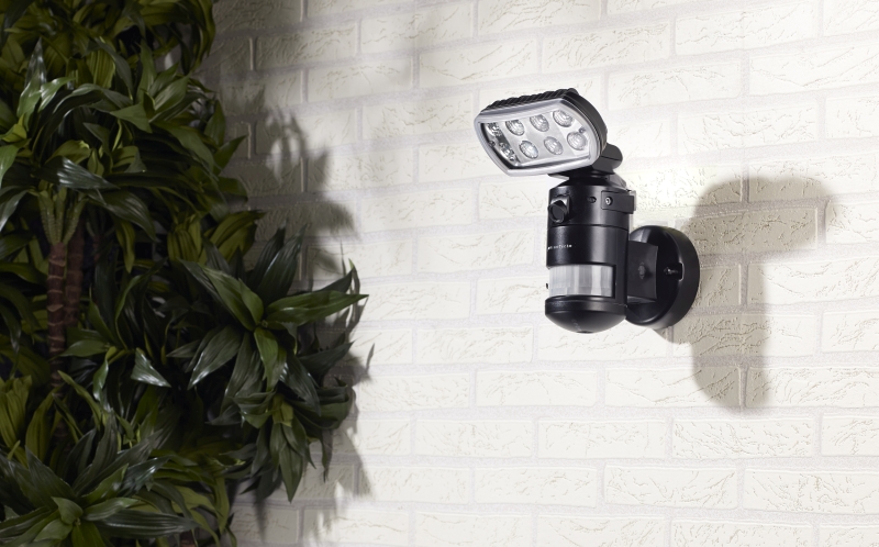 VisorTech HD-IP-Kamera m. LED-Flutlicht, 8 W, Bewegungsverfolgung, SDAufzeichnung,App www.pearl.de