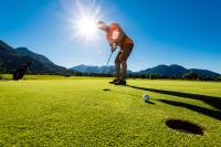 Golfer auf der 18-Loch-Golfanlage Ruhpolding (Ruhpolding Tourismus GmbH)