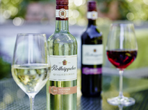 Zum Muttertag gemeinsam genießen: Rotkäppchen Qualitätswein Lieblich