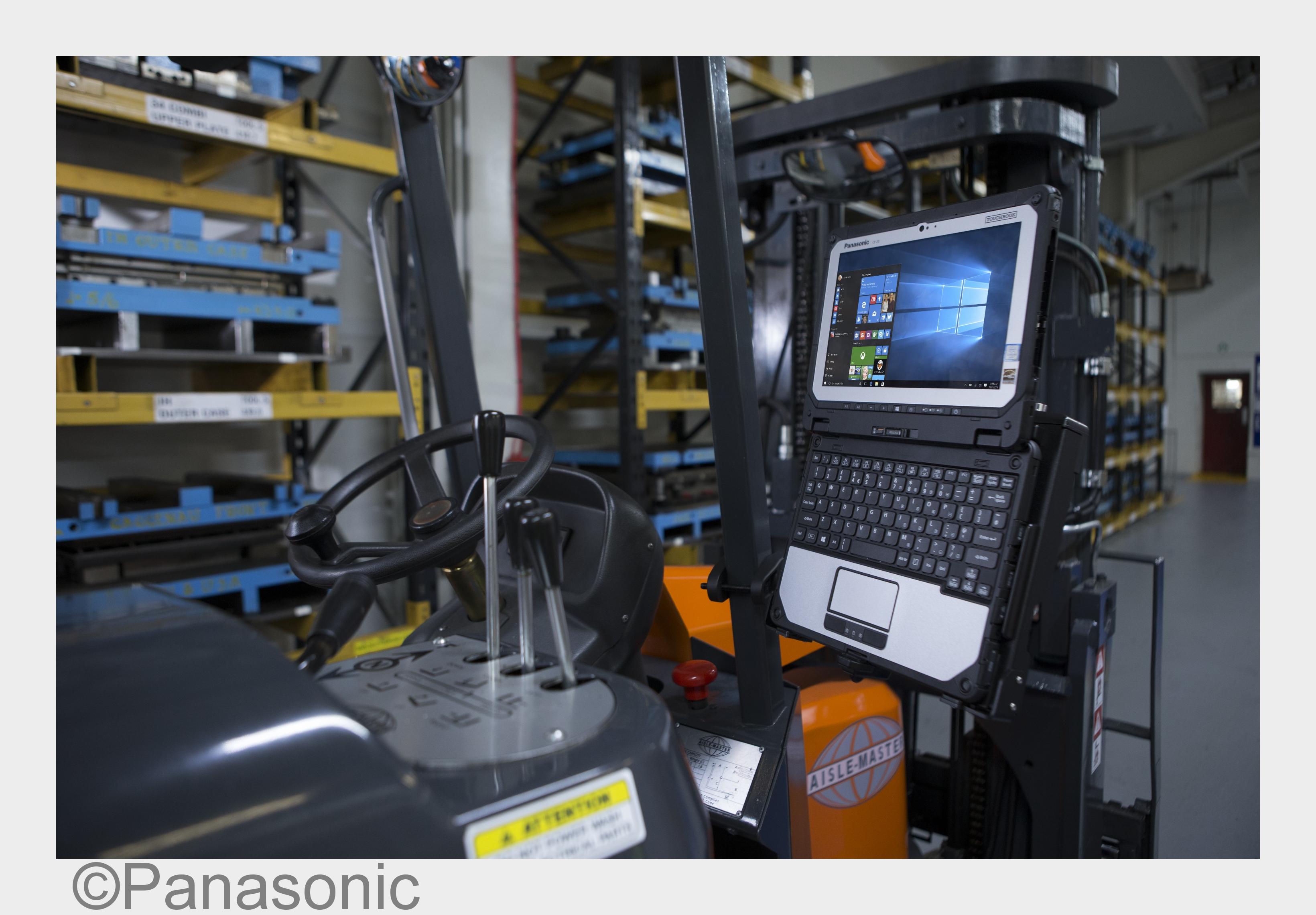 Stapler-Montage mit TOUGHBOOK CF-20 (Bildquelle: Panasonic) Stapler-Montage mit TOUGHBOOK CF-20 (Bildquelle: Panasonic)