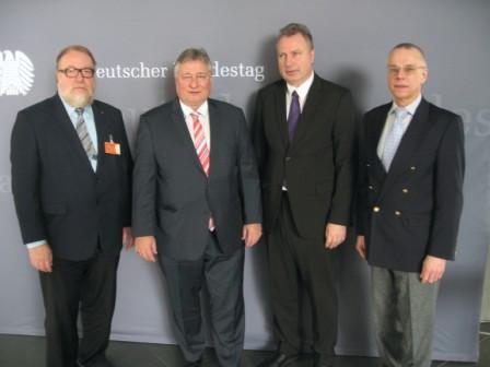 v. l. n. r.: Manfred Kehr (ZBI; VDEI), Martin Burkert (MdB), Heinz Leymann (ZBI, IfKom), Andreas Hof v. l. n. r.: Manfred Kehr (ZBI; VDEI), Martin Burkert (MdB), Heinz Leymann (ZBI, IfKom), Andreas Hof