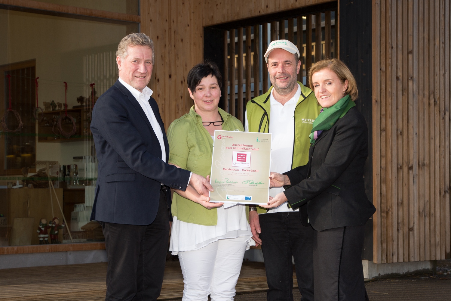 Melitta& Ingo Metzler mit LR Erich Schwärzler und Obfrau Margareta Reichsthaler Melitta& Ingo Metzler mit LR Erich Schwärzler und Obfrau Margareta Reichsthaler