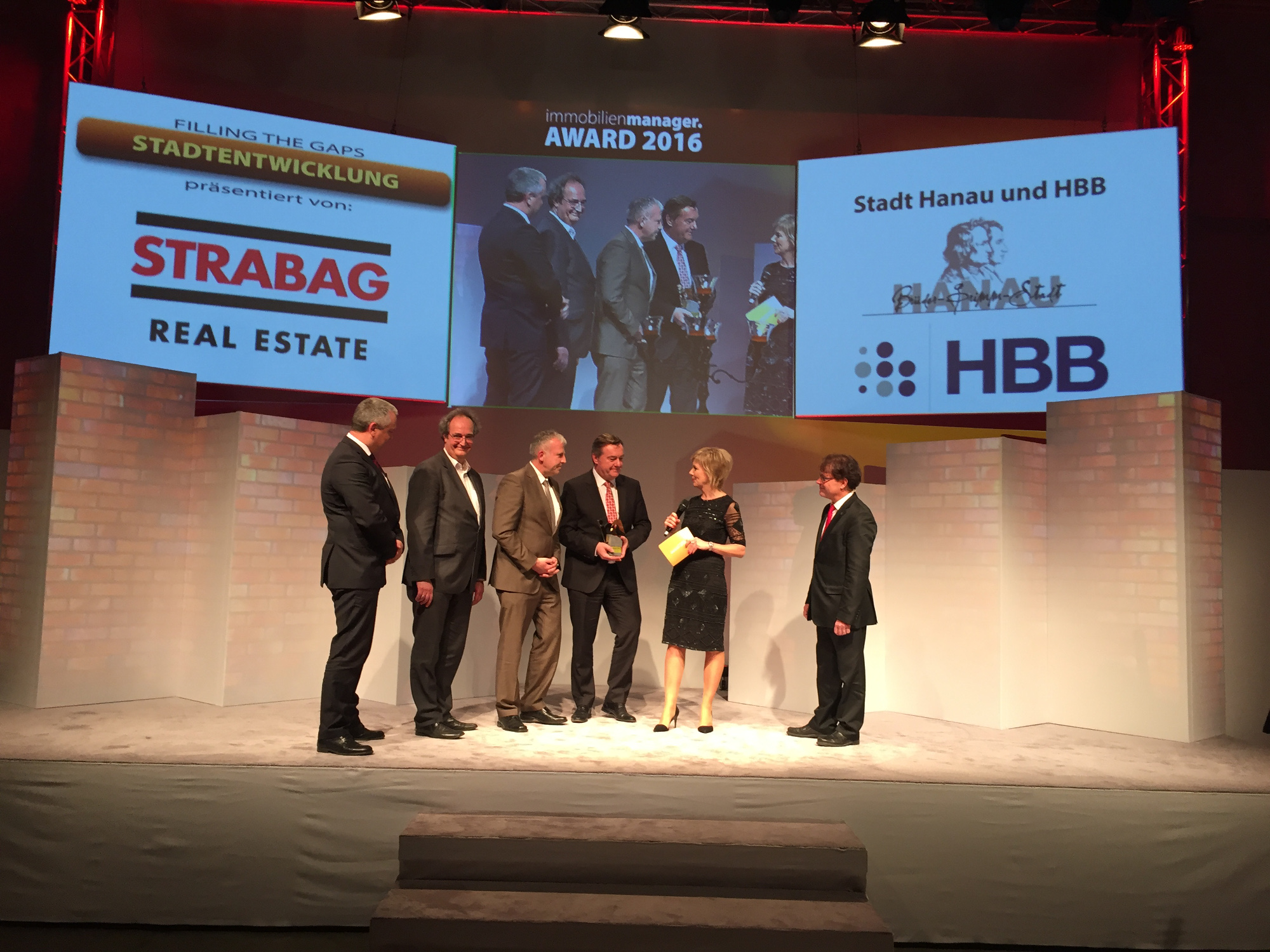 Übergabe Immobilienmanager-Award 2016 in der Kategorie Stadtentwicklung Übergabe Immobilienmanager-Award 2016 in der Kategorie Stadtentwicklung