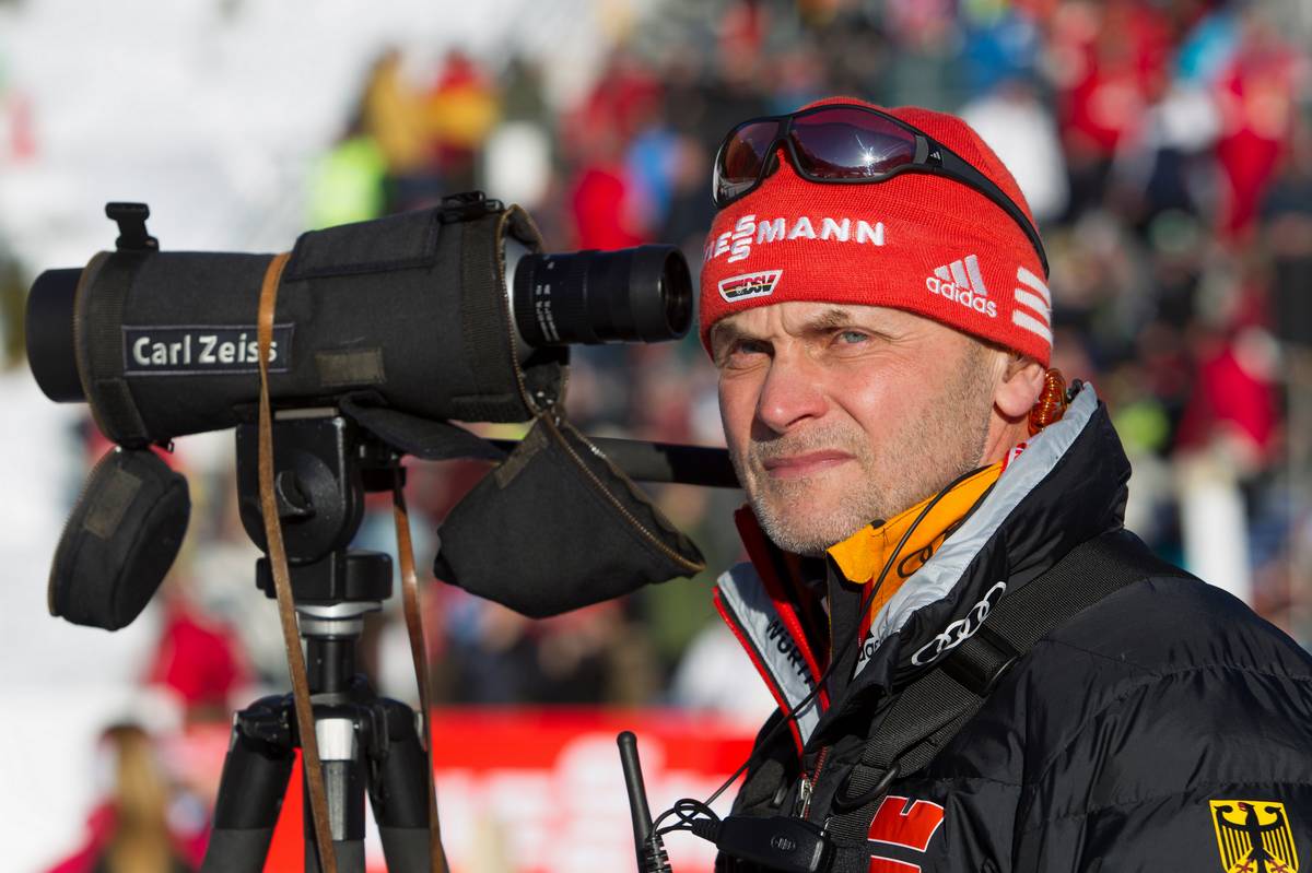 Trainer und Betreuer von DSV und IBU nutzen ZEISS Spektive und Ferngläser. (Bildquelle: NordicFocus) Trainer und Betreuer von DSV und IBU nutzen ZEISS Spektive und Ferngläser. (Bildquelle: NordicFocus)
