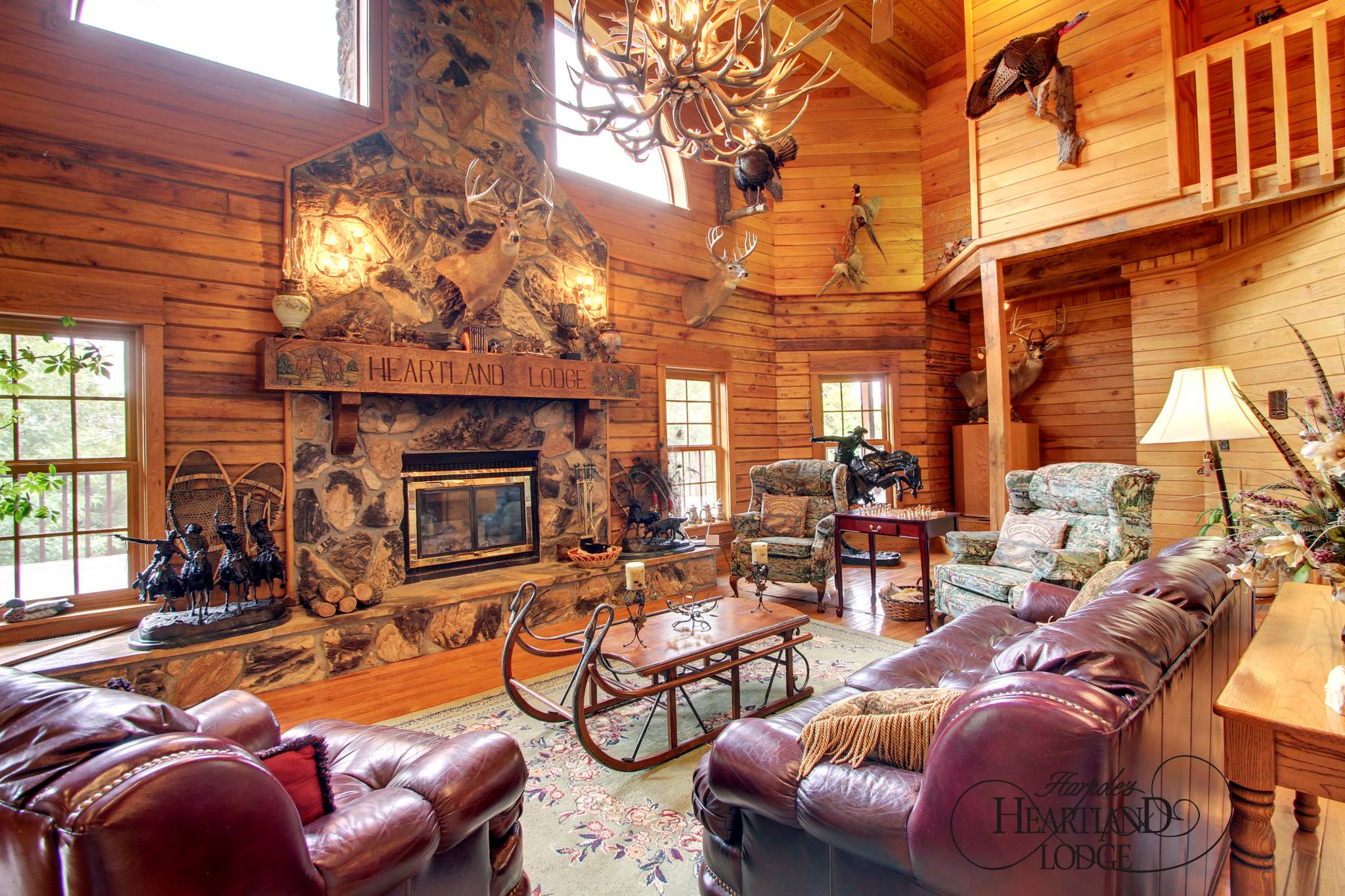 Kaminzimmer in Harpole's Heartland Lodge (Bildquelle: Harpole's Heartland Lodge)