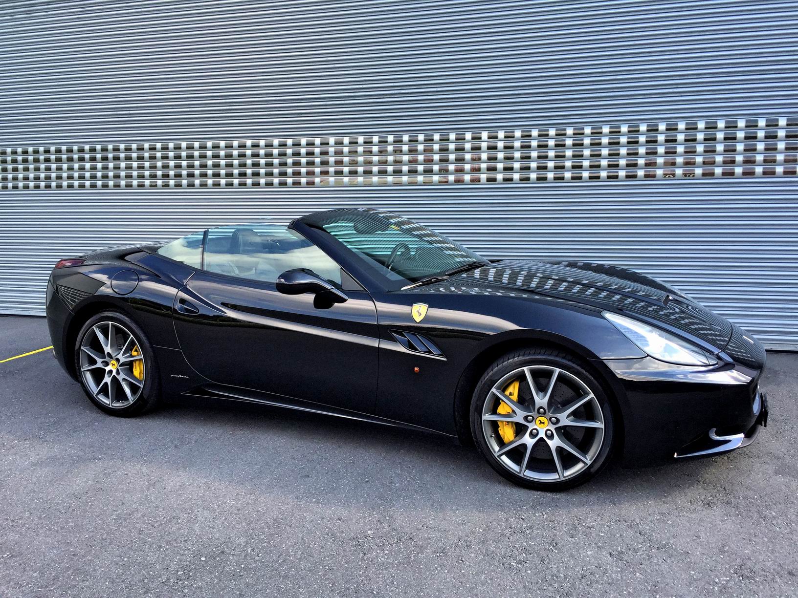 SmartTOP Zusatz-Verdecksteuerung für Ferrari California SmartTOP Zusatz-Verdecksteuerung für Ferrari California