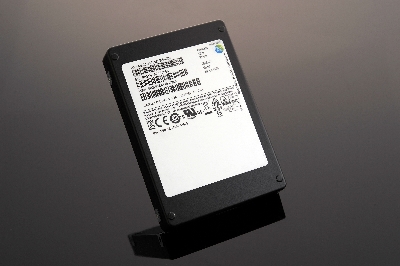 Samsung bringt weltweit größte SSD mit 15,36TB für Enterprise-Storage-Systeme auf den Markt Samsung bringt weltweit größte SSD mit 15,36TB für Enterprise-Storage-Systeme auf den Markt
