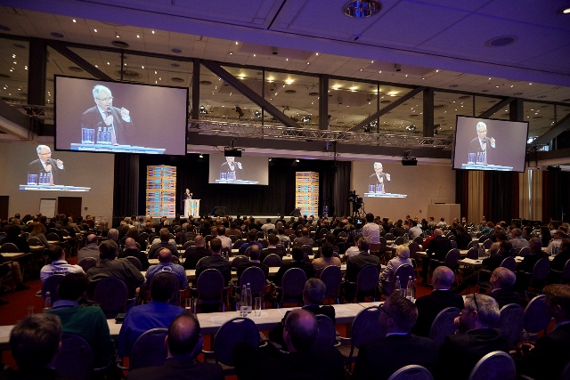 Vorträge renommierter Wirtschafts- und Umweltexperten auf der DAIKIN Leading Air Convention. Vorträge renommierter Wirtschafts- und Umweltexperten auf der DAIKIN Leading Air Convention.