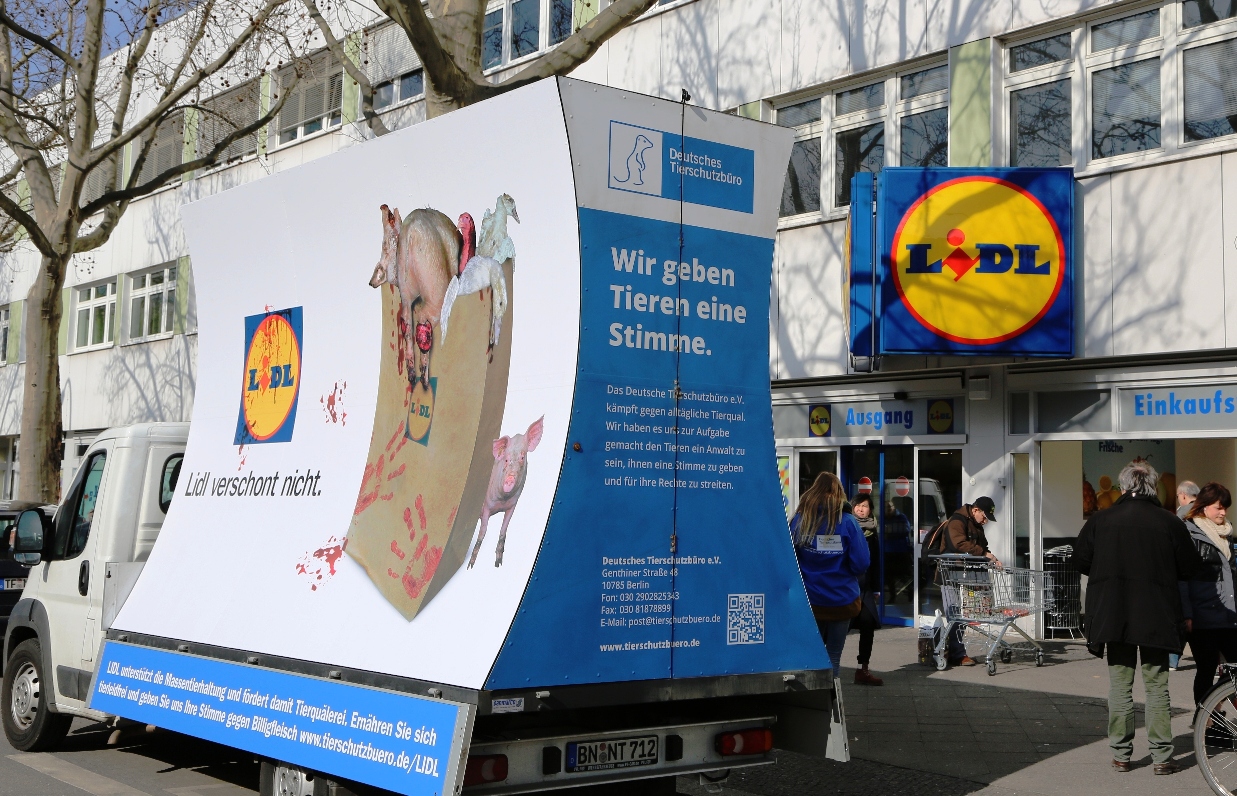 LIDL verschont nicht! Deutsches Tierschutzbüro startet bundesweite Kampagne in Berlin LIDL verschont nicht! Deutsches Tierschutzbüro startet bundesweite Kampagne in Berlin
