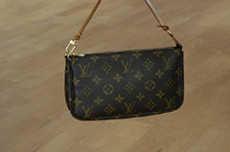 Die Pochette von Louis Vuitton im Monogram-Design ist am beliebtesten      Foto: Dr. Falk Köhler PR
