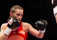 Ina Menzer während eines Boxkampfs Ina Menzer während eines Boxkampfs