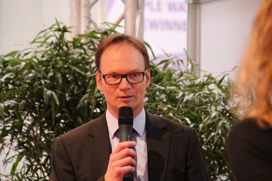 Guido Zander im Gespräch auf der CeBIT 2016 Guido Zander im Gespräch auf der CeBIT 2016