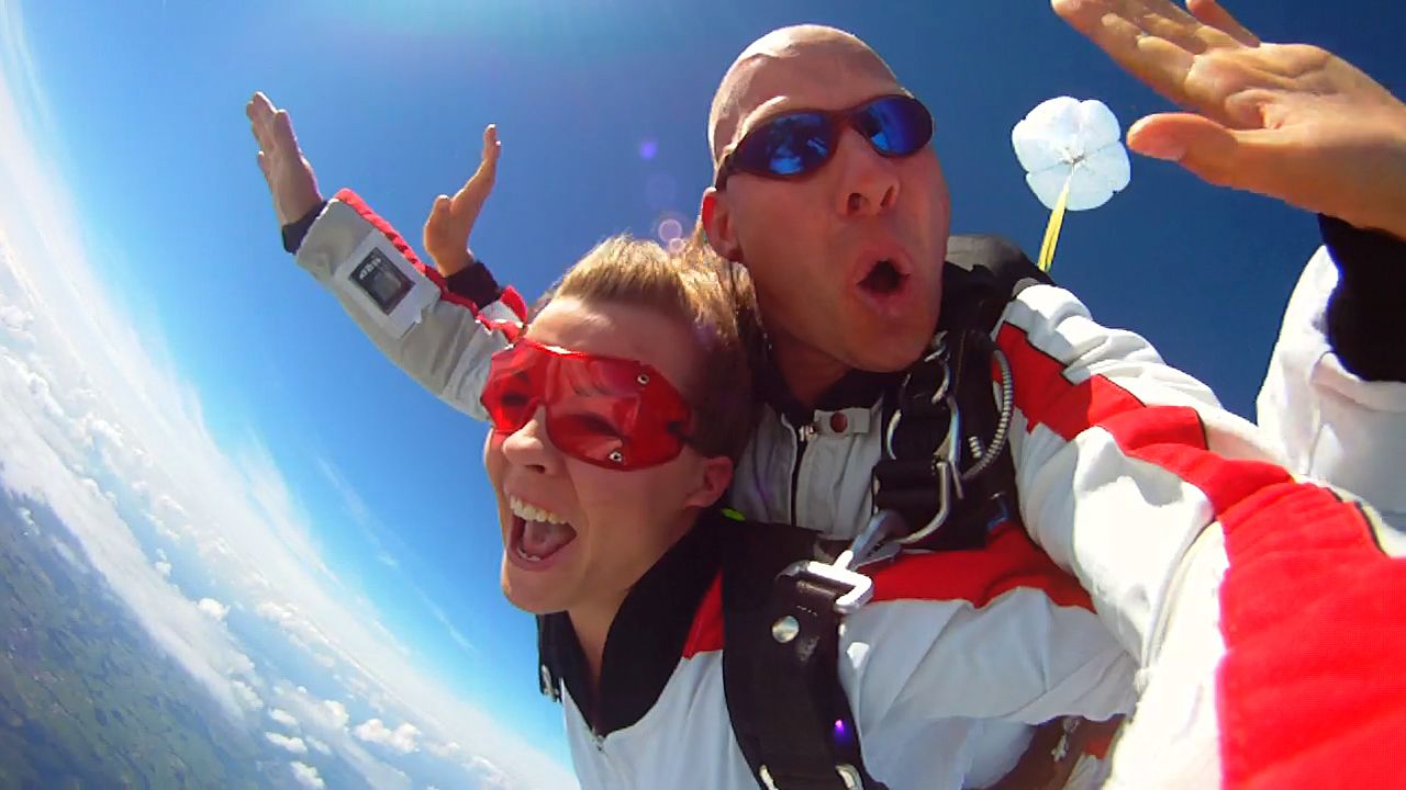 Fallschirm Tandemsprung bei Jochen Schweizer Fallschirm Tandemsprung bei Jochen Schweizer