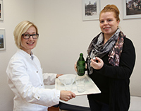 Kornelia Reifferscheidt (r.) ist dank der wieder arbeitsfähig. (Foto: Ulli Dackweiler)