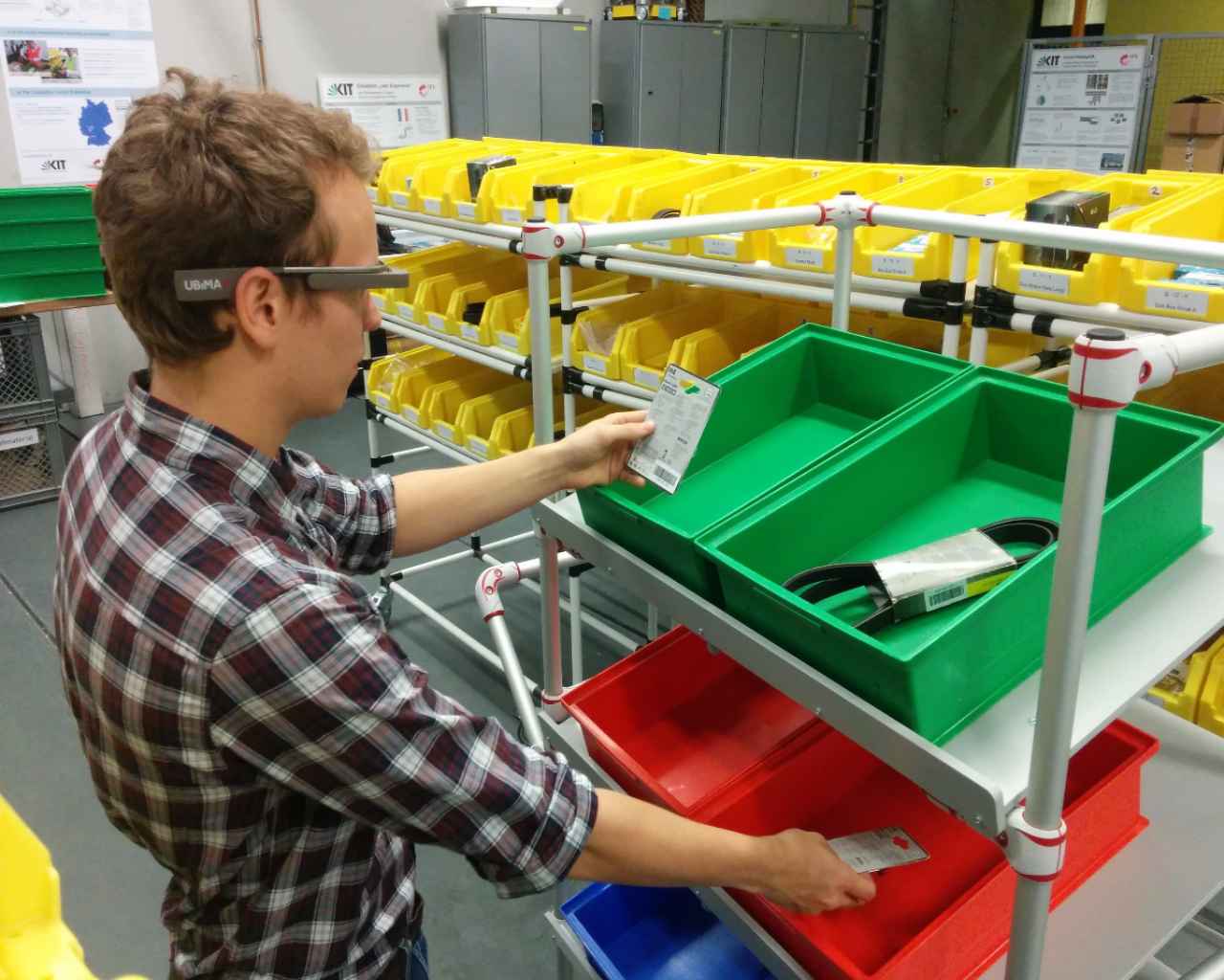 Ubimax Pick-by-Vision Lösung xPick im Einsatz im McKinsey Model Warehouse in Karlsruhe