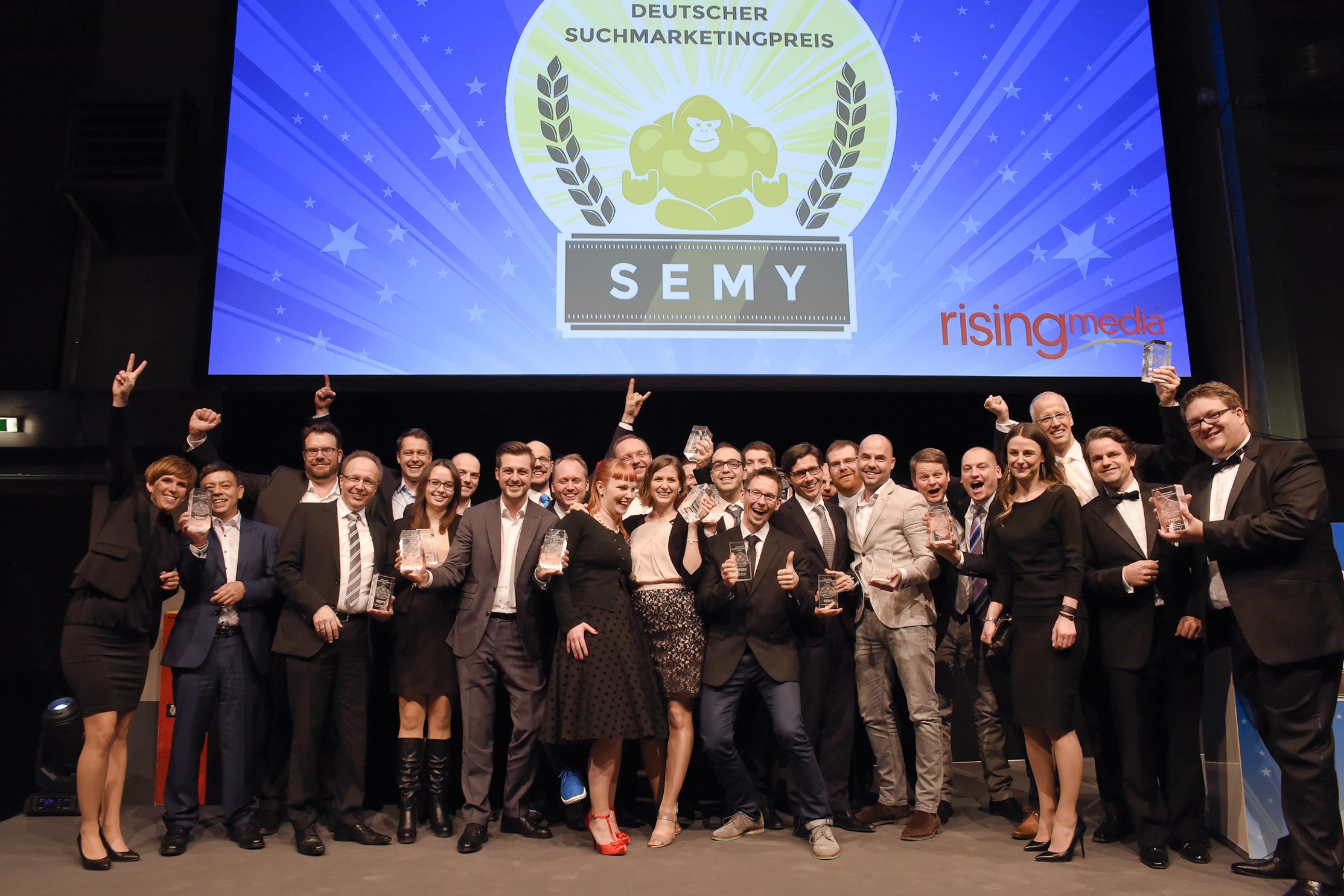 Jubel bei den Siegern des Deutschen Suchmarketingpreises SEMY 2016 (Bildquelle: Rising Media)