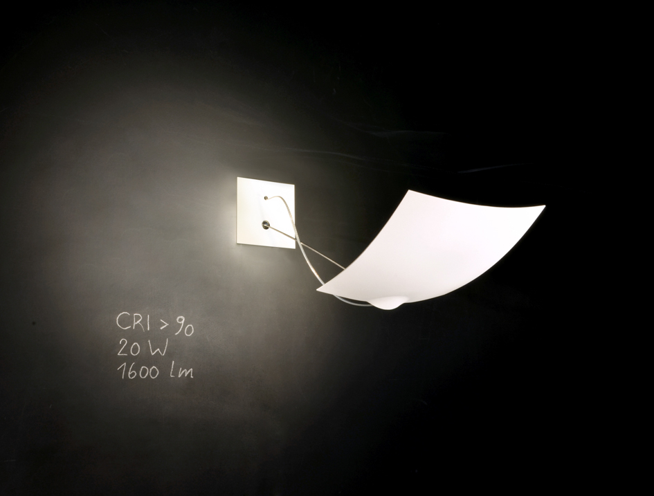 Die Wandlampe?18 x 18?von Ingo Maurer und Team mit LED-Modul von euroLighting.