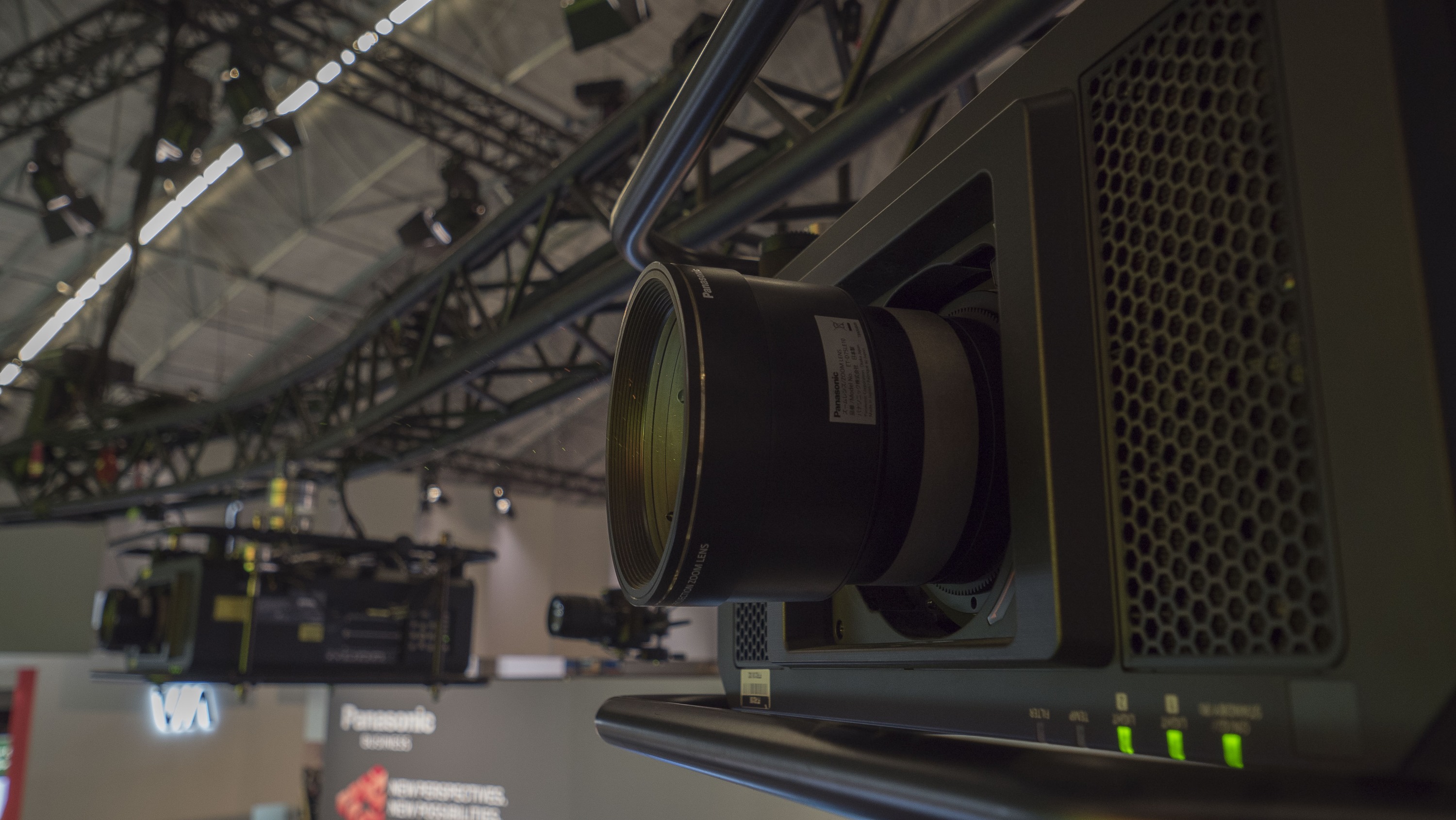 Panasonic Projektoren auf der Prolight + Sound 2016 (Bildquelle: Panasonic) Panasonic Projektoren auf der Prolight + Sound 2016 (Bildquelle: Panasonic)