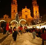 Der Passauer Christkindlmarkt am Domplatz bietet ein einzigartiges Flair.