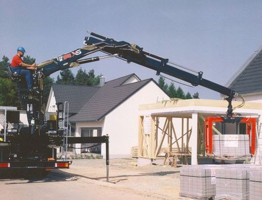 Schröder Fahrzeugtechnik und HIAB Ladekräne für die Baulogistik