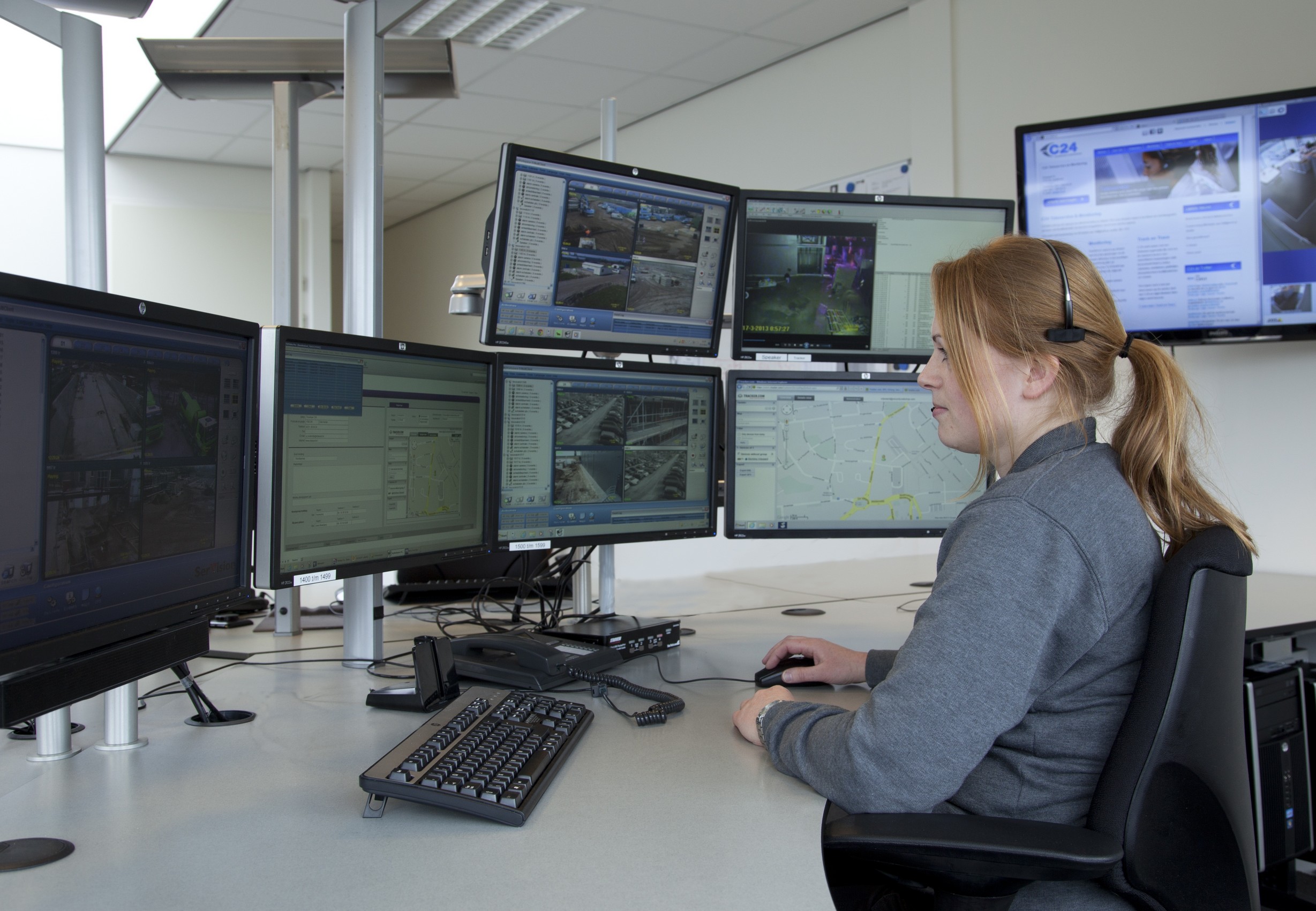 Alles im Blick: Geschulte Mitarbeiter haben die Baustellen rund um die Uhr im Blick. (Foto: MAIBACH,