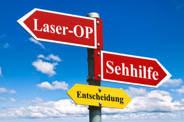 Der Augenarzt hilft bei der Suche nach der richtigen Augenlinse. (Bildquelle:©L.Klauser - Fotolia) Der Augenarzt hilft bei der Suche nach der richtigen Augenlinse. (Bildquelle:©L.Klauser - Fotolia)