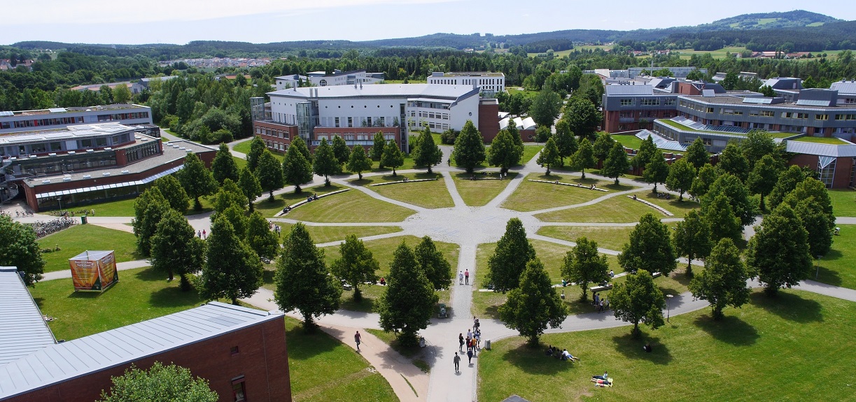 Blick auf den Campus der Universität Bayreuth. Copyright: Lili Nahapetian; mit Autorangabe zur Veröf Blick auf den Campus der Universität Bayreuth. Copyright: Lili Nahapetian; mit Autorangabe zur Veröf