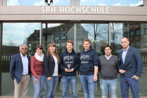 SRH-Studierender Vincent Zoch (Mitte) gewann den Preis auf der ISLC_Conference. 