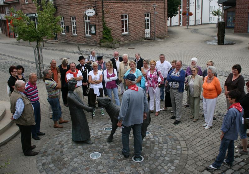 Pastors Kuh ist einer der rund 50 Selfiestandorte im Emsland (Bildquelle: www.emsland.com) Pastors Kuh ist einer der rund 50 Selfiestandorte im Emsland (Bildquelle: www.emsland.com)