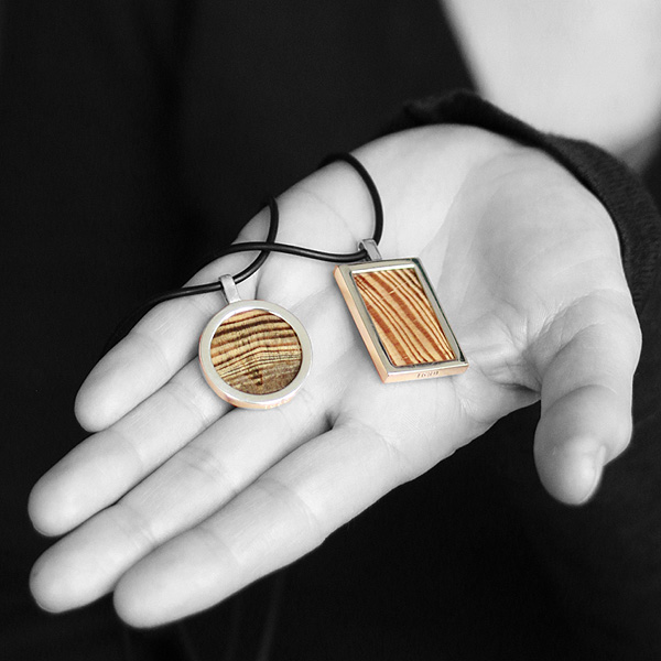 SCHLOSSHOLZ – exklusiver Schmuck aus der Gründungskonstruktion des Berliner Stadtschlosses SCHLOSSHOLZ – exklusiver Schmuck aus der Gründungskonstruktion des Berliner Stadtschlosses
