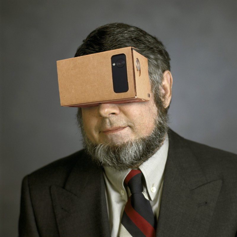 Chriet Titulaer mit Cardboard (Bildquelle: Flickr: sndrv)