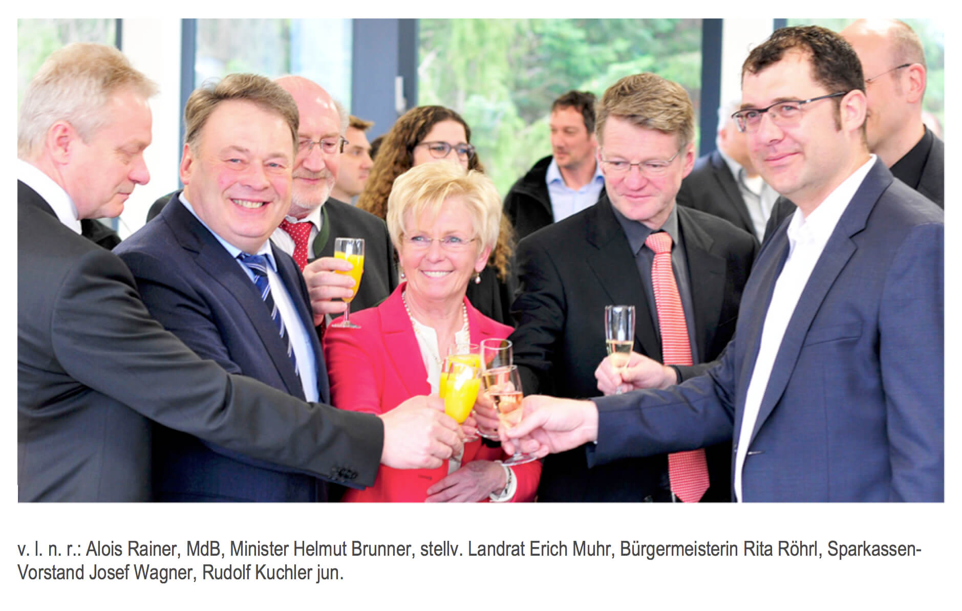 Prosit unter Festrednern bei der Einweihung der neuen KUTERO-Firmenzentrale in Teisnach/Landkreis Re Prosit unter Festrednern bei der Einweihung der neuen KUTERO-Firmenzentrale in Teisnach/Landkreis Re