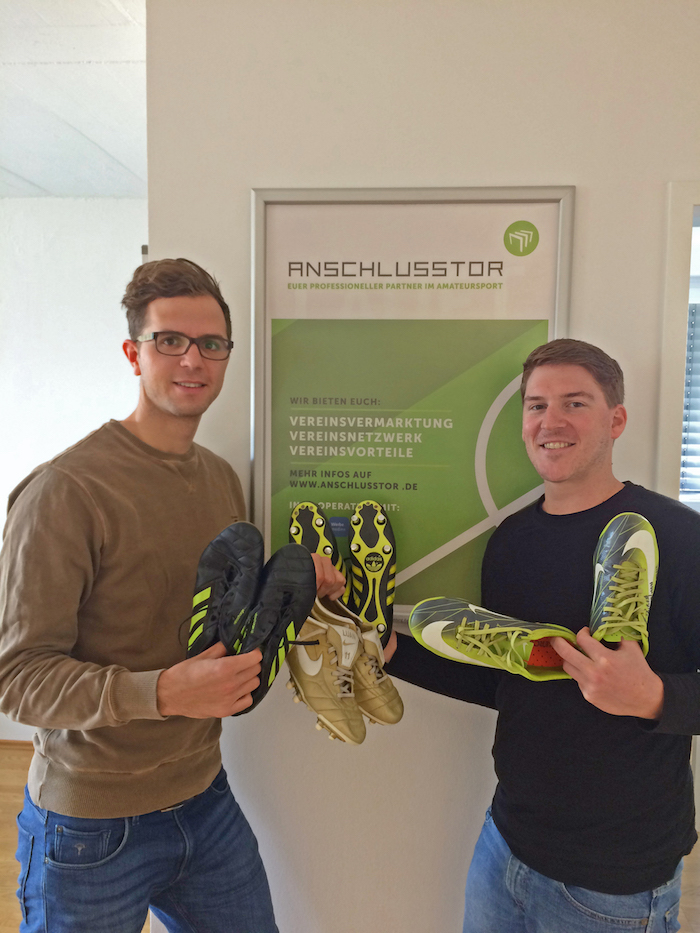 Mario Sieger und Max Engel spenden Ihre gebrauchten Fußballschuhe Mario Sieger und Max Engel spenden Ihre gebrauchten Fußballschuhe