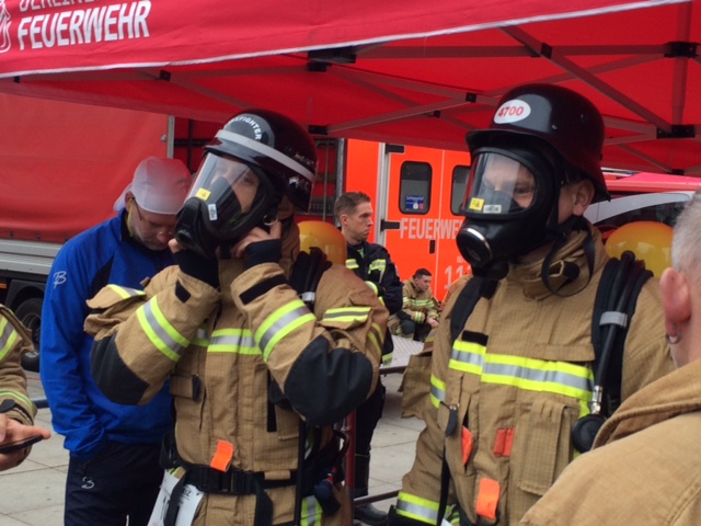 Start Firefighter Stairrun 2016 (Bildquelle: @ Park Inn by Radisson Berlin Alexanderplatz) Start Firefighter Stairrun 2016 (Bildquelle: @ Park Inn by Radisson Berlin Alexanderplatz)