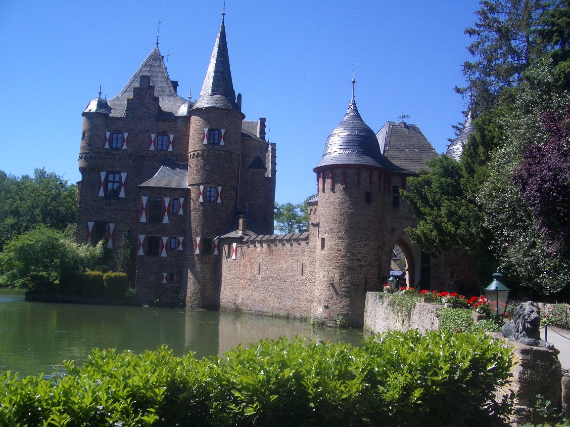 Burg Satzvey. Quelle: Burg Satzvey. Burg Satzvey. Quelle: Burg Satzvey.