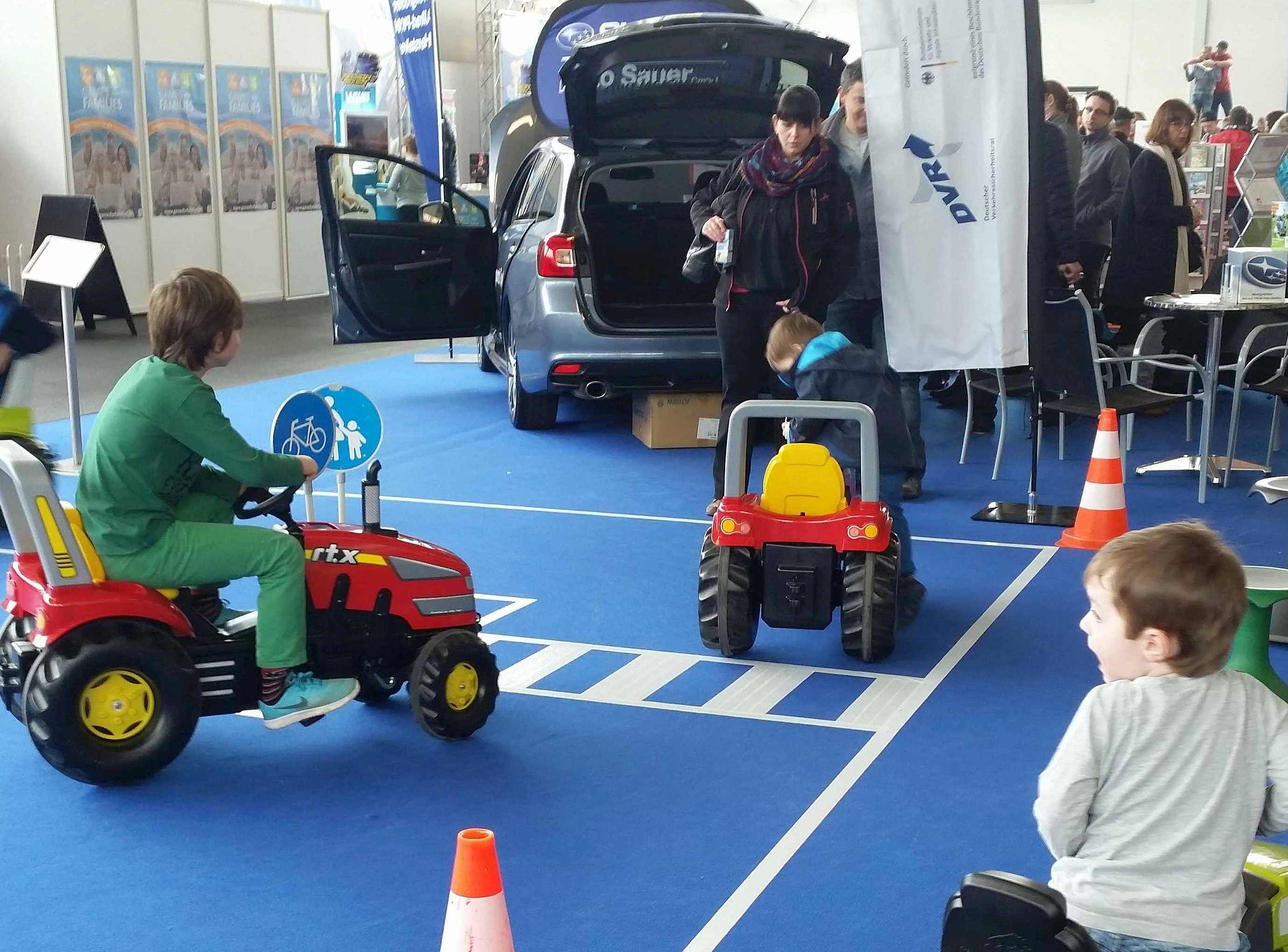 Aus kleinen Messebesuchern werden vorbildliche Verkehrsteilnehmer (Bildquelle: Saarmesse)