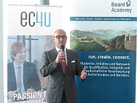 Board Academy Gründer Guido Happe erläutert die Rolle des Aufsichtsrats in der Digitalisierung. Board Academy Gründer Guido Happe erläutert die Rolle des Aufsichtsrats in der Digitalisierung.