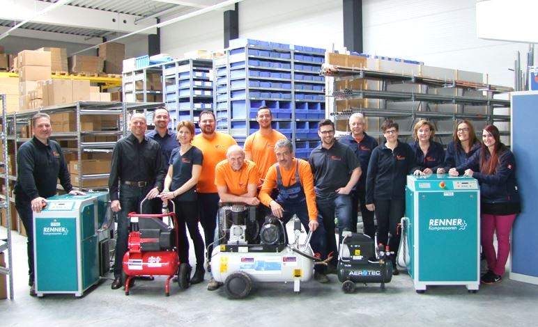 Das Bieler Druckluft-Team mit dem Inhaber Herrn Reisner (zweiter von links) nach geschafftem Umzug. Das Bieler Druckluft-Team mit dem Inhaber Herrn Reisner (zweiter von links) nach geschafftem Umzug.
