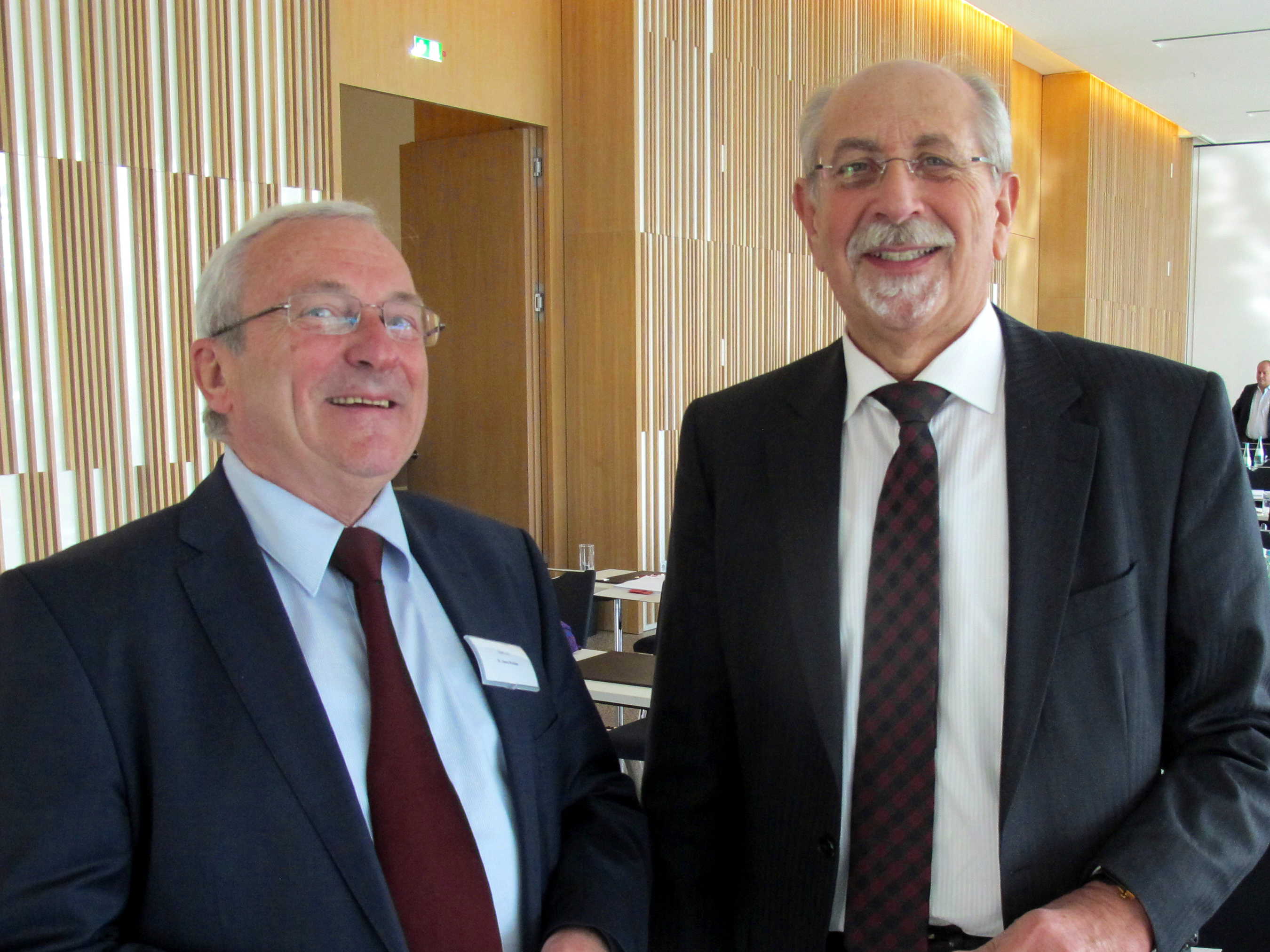 Dr. Eisner mit Ehrengast Oberstaatsanwalt a. D. Dr. Hans Richter (Bildquelle: @Beate Spinrath) Dr. Eisner mit Ehrengast Oberstaatsanwalt a. D. Dr. Hans Richter (Bildquelle: @Beate Spinrath)
