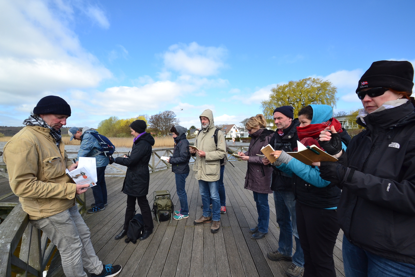 Wandern und skizzieren mit dem Berliner Künstler Jens Hübner im 4. Wanderfrühling auf Rügen. Wandern und skizzieren mit dem Berliner Künstler Jens Hübner im 4. Wanderfrühling auf Rügen.
