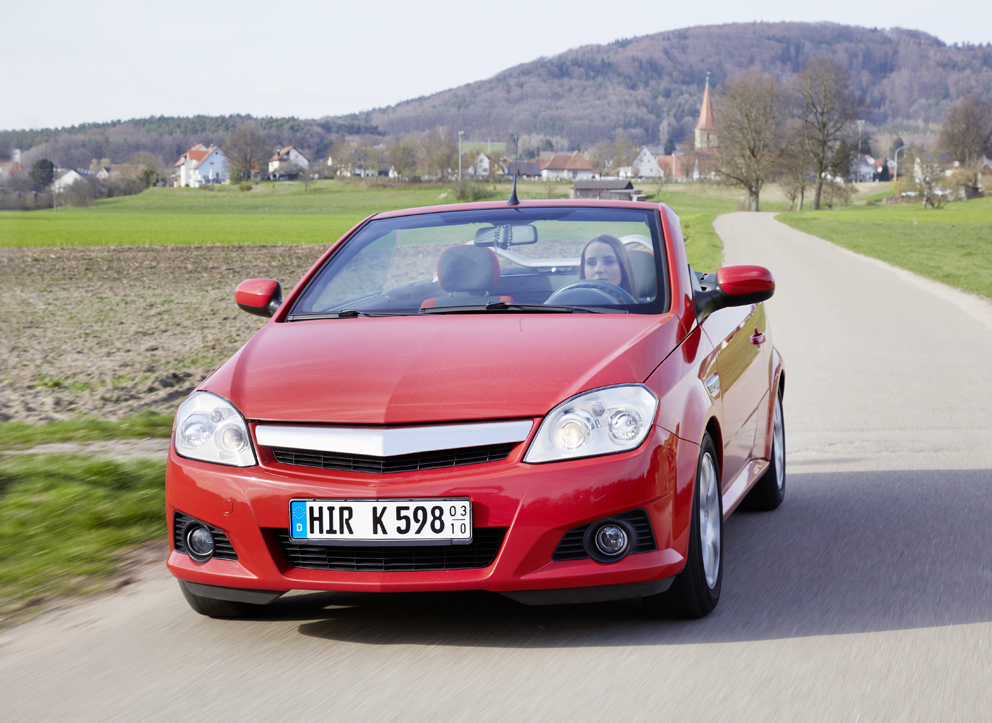 So macht Autofahren Spaß: Mit Saisonkennzeichen lässt sich dabei Geld sparen. Foto: HUK-COBURG So macht Autofahren Spaß: Mit Saisonkennzeichen lässt sich dabei Geld sparen. Foto: HUK-COBURG