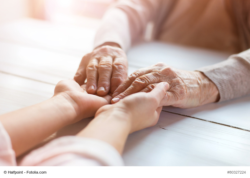 Pflege- und Betreuungsdienst HUMANIS arbeitet mit hiesigem Personal (Bildquelle: Halfpoint fotolia)