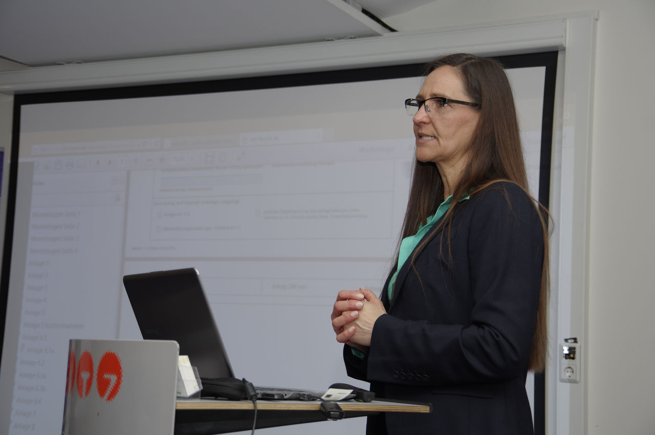 Tanja Ebbing bei Ihrem Vortrag speziell für IT-Dienstleister Tanja Ebbing bei Ihrem Vortrag speziell für IT-Dienstleister