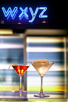 Cocktails in der W XYZ Bar im Aloft München 