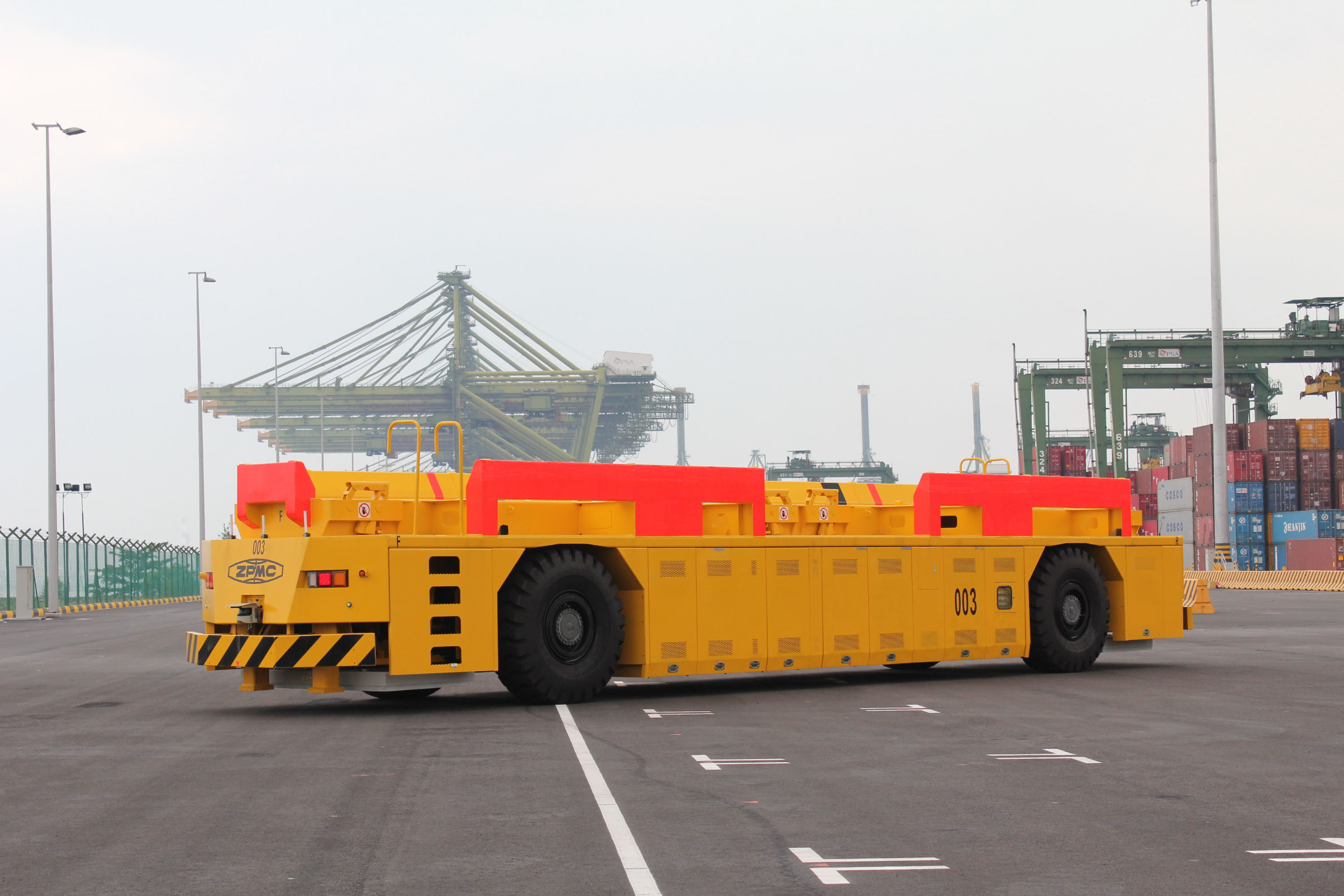 AGVs (Bildbeispiel) werden am Yangshan Hafen in Shanghai künftig mit GS YUASA-Batterien betrieben. AGVs (Bildbeispiel) werden am Yangshan Hafen in Shanghai künftig mit GS YUASA-Batterien betrieben.