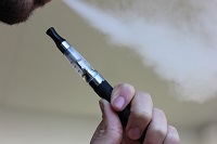 Bildquelle: https://pixabay.com/de/e-zigarette-vaping-1301664/ Bildquelle: https://pixabay.com/de/e-zigarette-vaping-1301664/