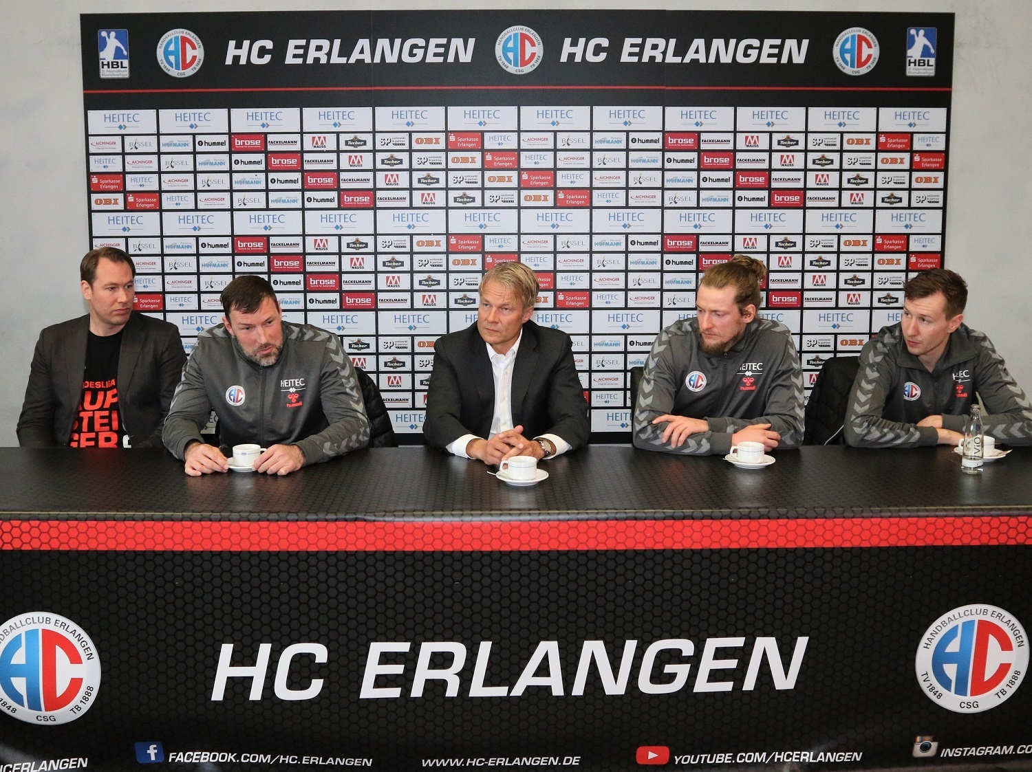 (Foto: hl-studios, Erlangen): Die Verantwortlichen des HC Erlangen bei der Aufstiegs-Pressekonferenz (Foto: hl-studios, Erlangen): Die Verantwortlichen des HC Erlangen bei der Aufstiegs-Pressekonferenz